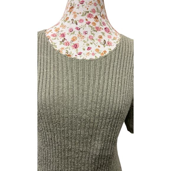 🪶 Dressbarn Petite PM Silk Rayon Knit Top – Metallic Gray Ribbed Tee - Picture 2 of 4